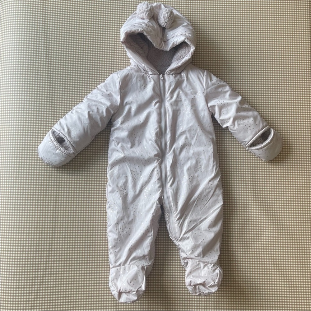 Me Jane Mini Bear snow suit. Star print. Size
9 months